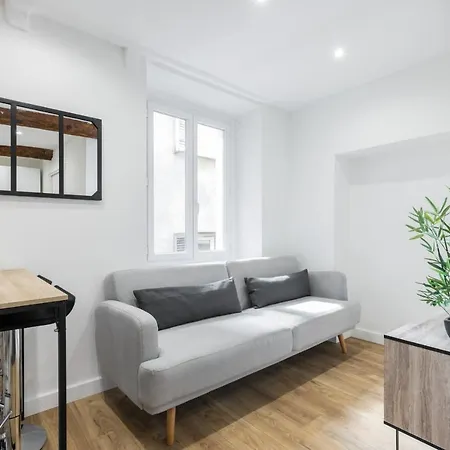 Garibaldi Square - Charming 1 Bdr Old Tow Apartment