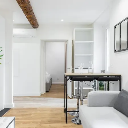 Garibaldi Square - Charming 1 Bdr Old Tow Apartment *