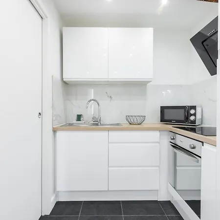 Garibaldi Square - Charming 1 Bdr Old Tow Apartment