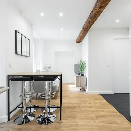 Garibaldi Square - Charming 1 Bdr Old Tow Nice