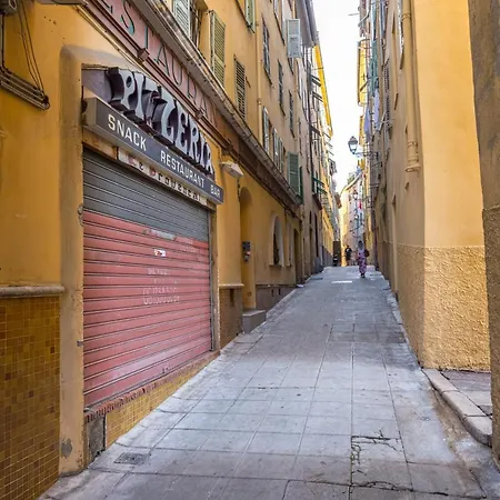 Garibaldi Square - Charming 1 Bdr Old Tow Apartment *