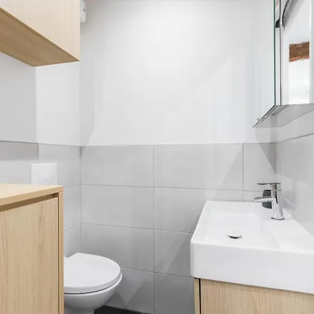Garibaldi Square - Charming 1 Bdr Old Tow *